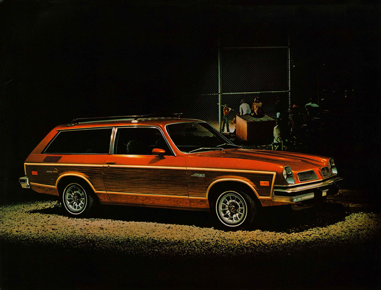 n_1975 Pontiac Safari Wagons (Cdn)-08.jpg